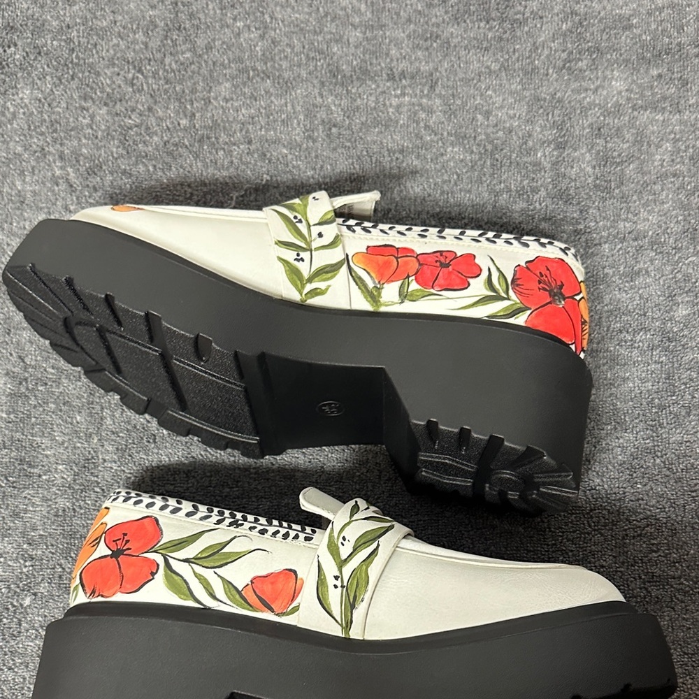 Wild Fable Hand Painted Floral Loafers with Red and Orange Blooms NWOT - Picture 10 of 10
